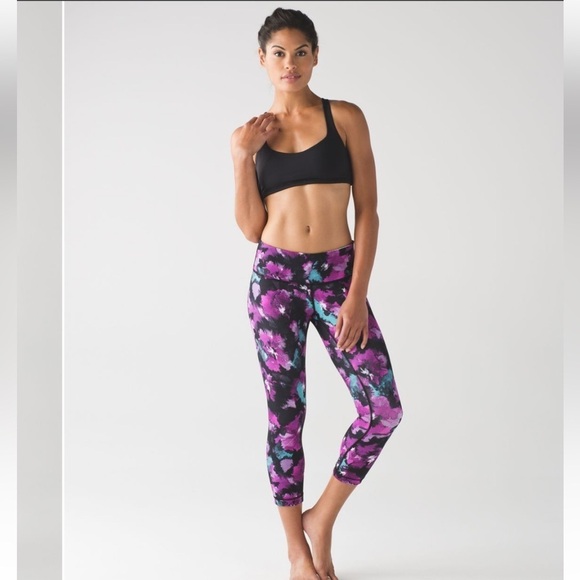 lululemon athletica Pants - Lululemon Wunder Under Crop III Midnight Bloom Black Deep Fuschia